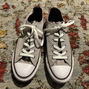 Converse All Star Woman’s Size 9 Grey and Maroon Low Top Sneakers Y2K plaid